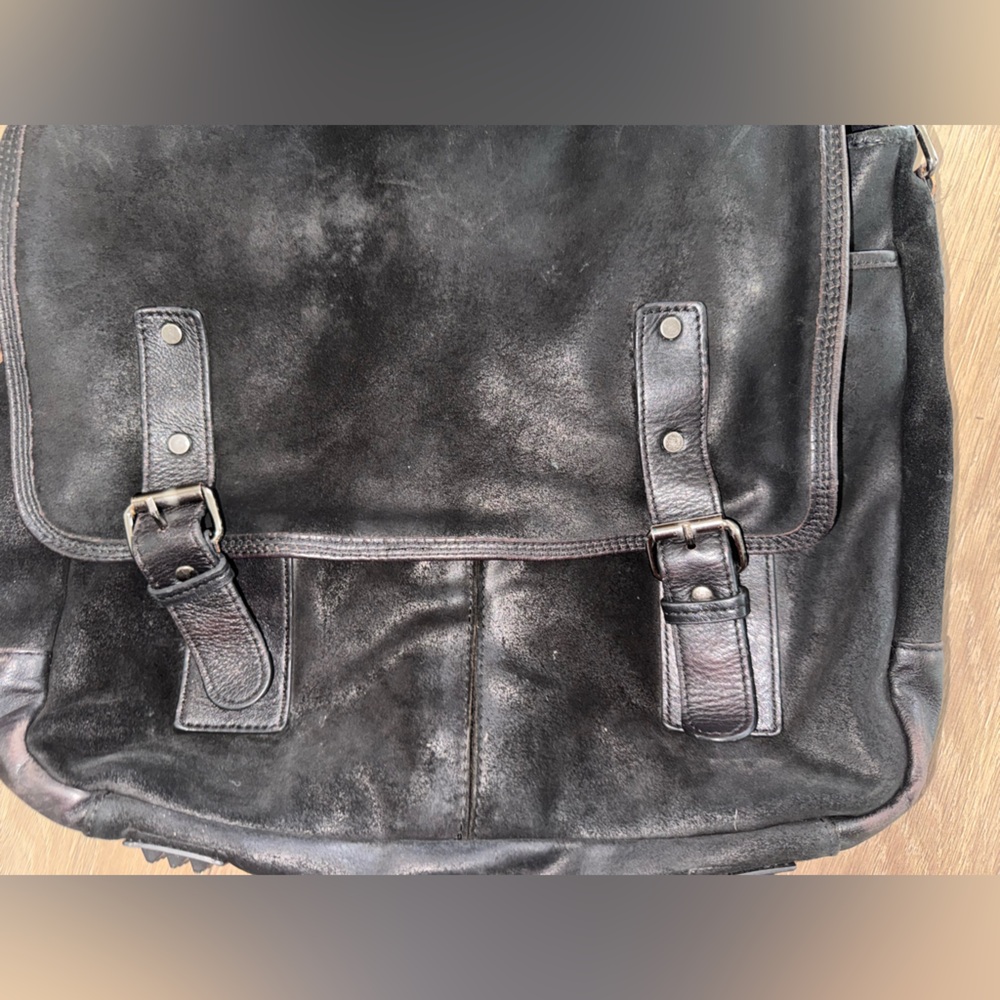 Danier black Leather Messenger Bag - Picture 2 of 9